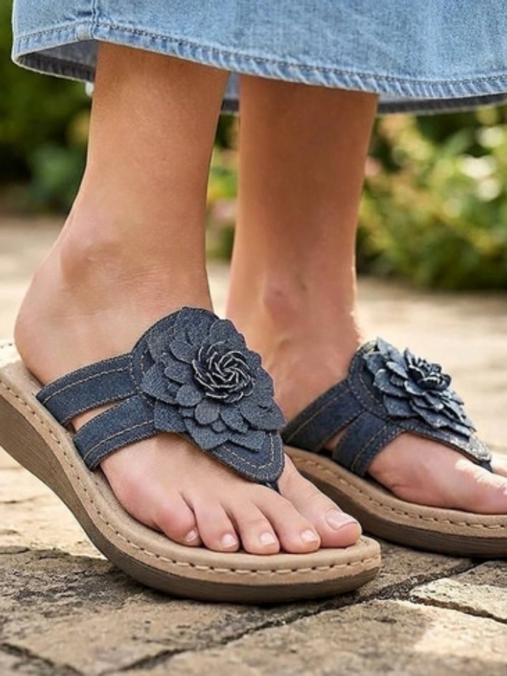 Cliffs Cassia Mini Wedge Flower Flip Flop Sandal Flower Wedge Sandals Blue 8.5m